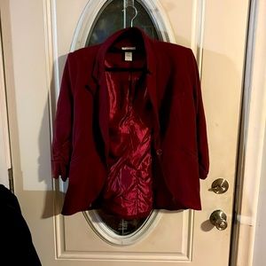 Maroon blazer, great for work or a night out.